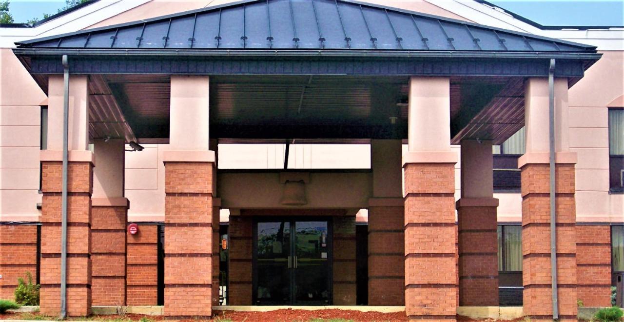 Quality Inn & Suites Kearneysville - Martinsburg المظهر الخارجي الصورة