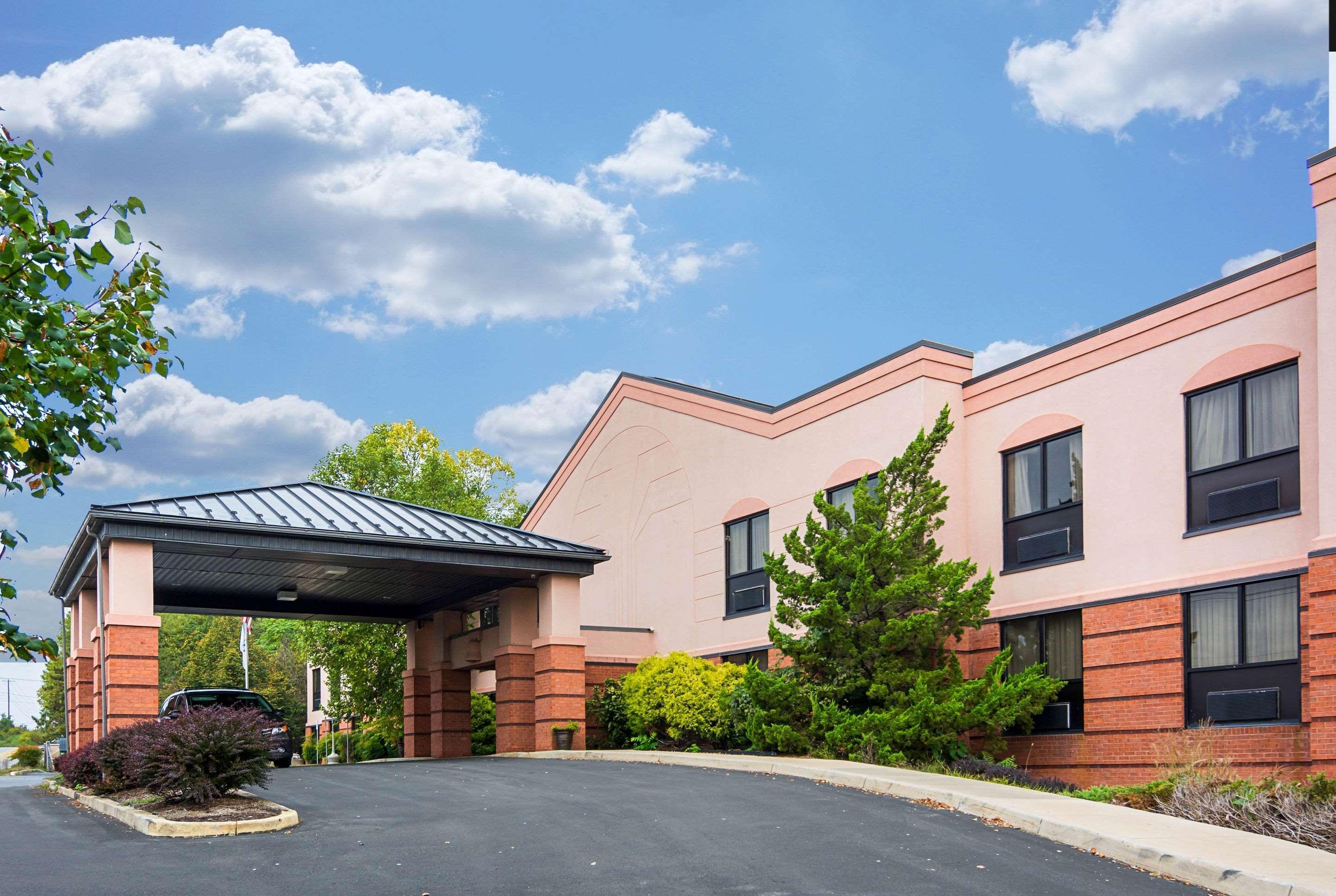 Quality Inn & Suites Kearneysville - Martinsburg المظهر الخارجي الصورة
