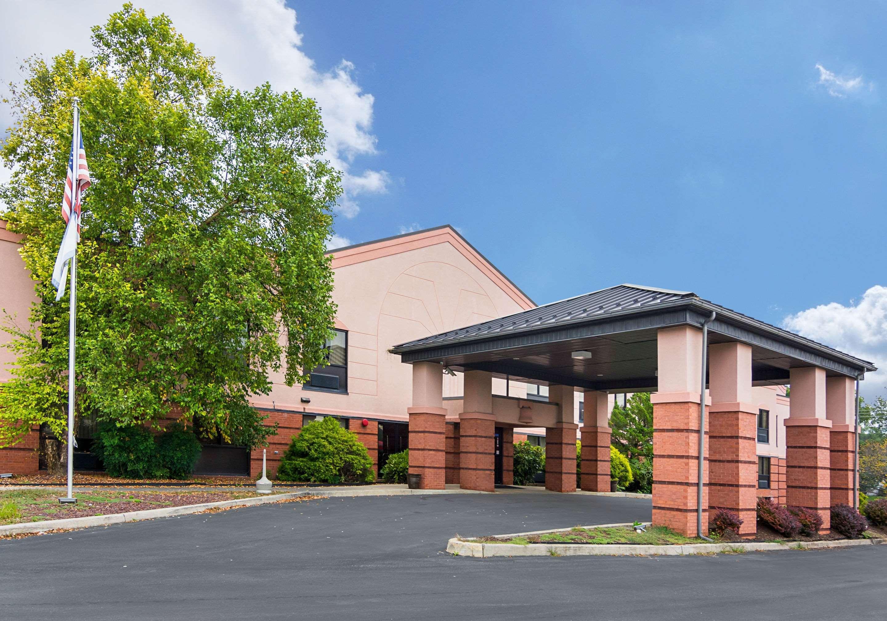 Quality Inn & Suites Kearneysville - Martinsburg المظهر الخارجي الصورة