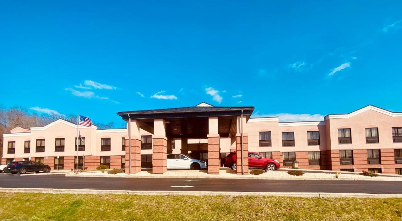 Quality Inn & Suites Kearneysville - Martinsburg المظهر الخارجي الصورة